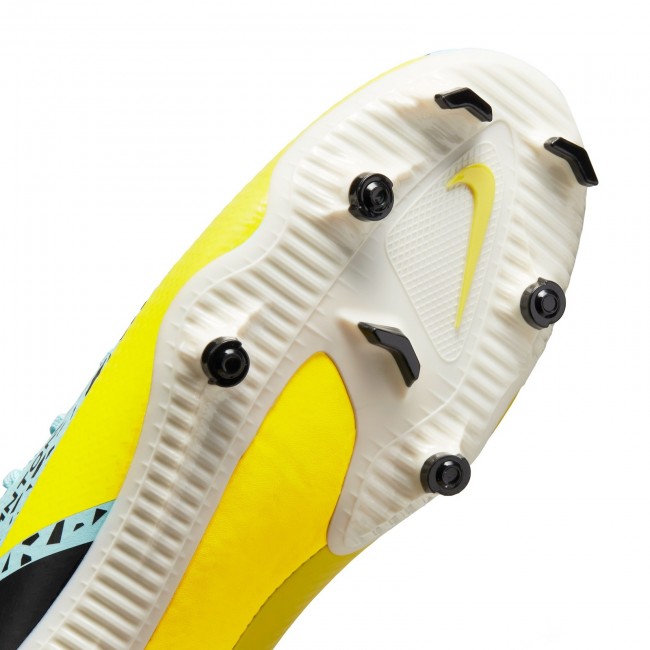 Nike Phantom GT2 Academy Dynamic Fit MG Multi-Ground Soccer Cleats